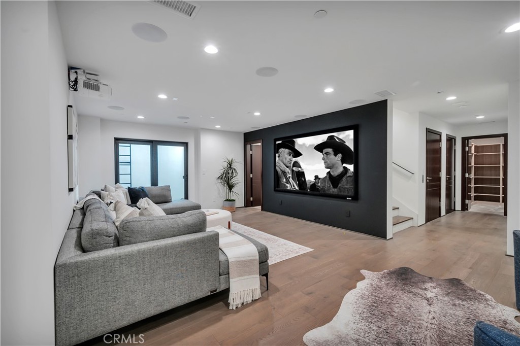 332 Avenue E