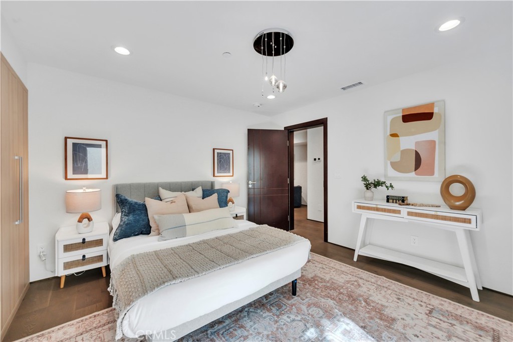 332 Avenue E