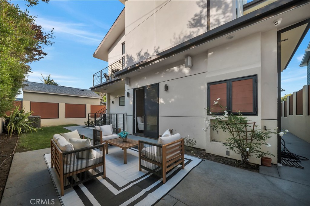 332 Avenue E
