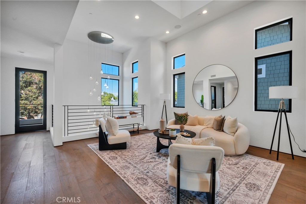 332 Avenue E