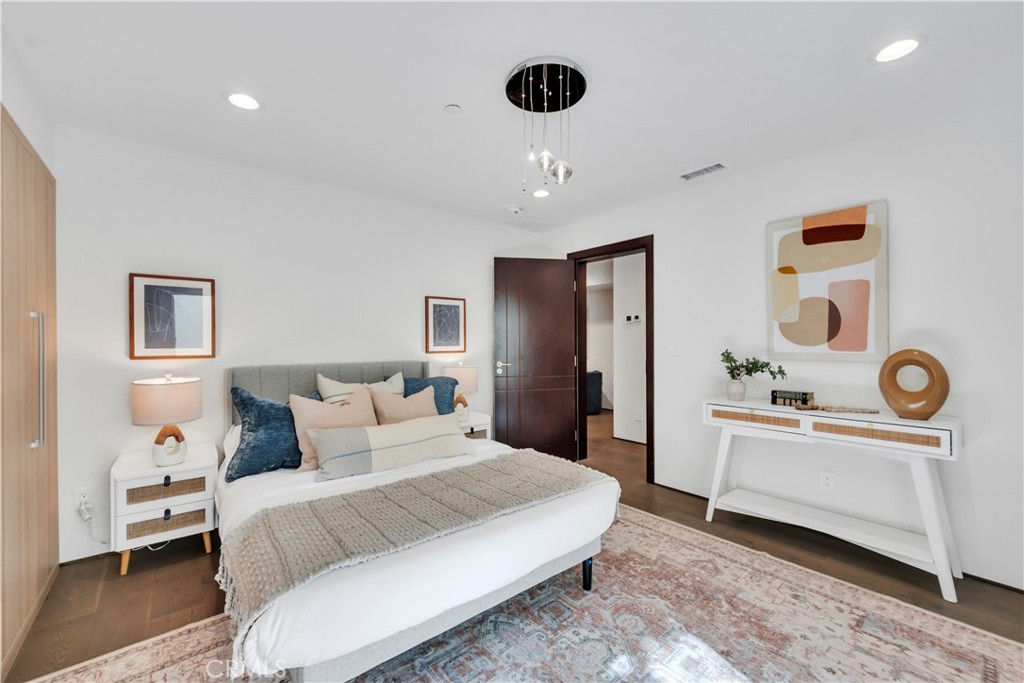 332 Avenue E