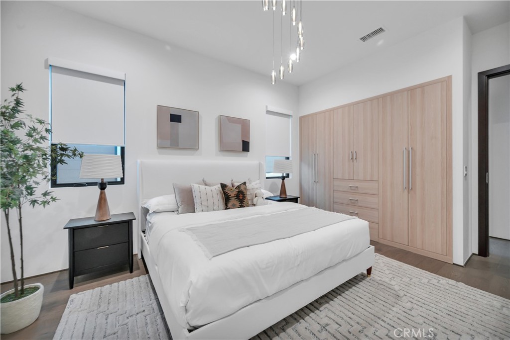 332 Avenue E