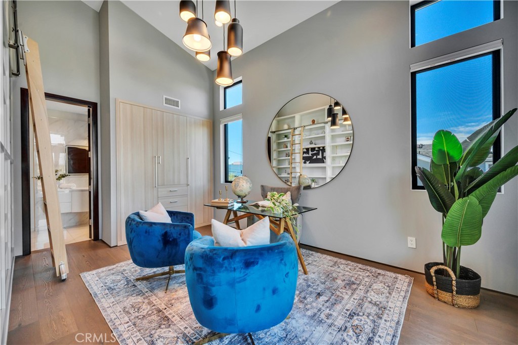 332 Avenue E