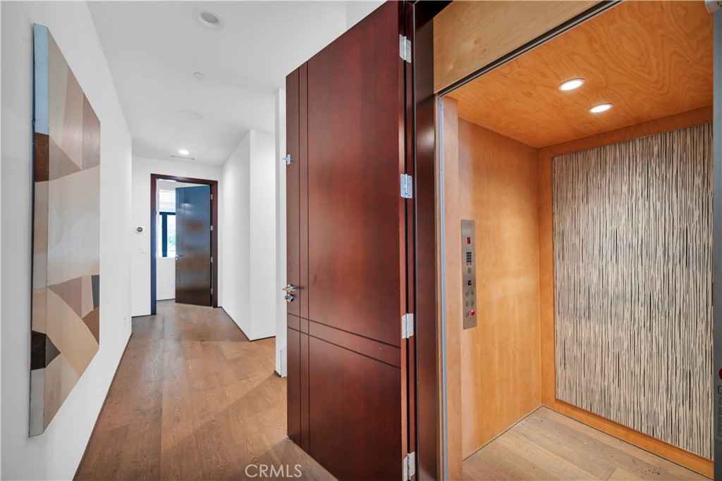 332 Avenue E