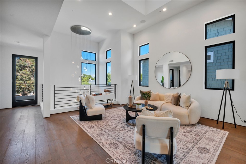 332 Avenue E