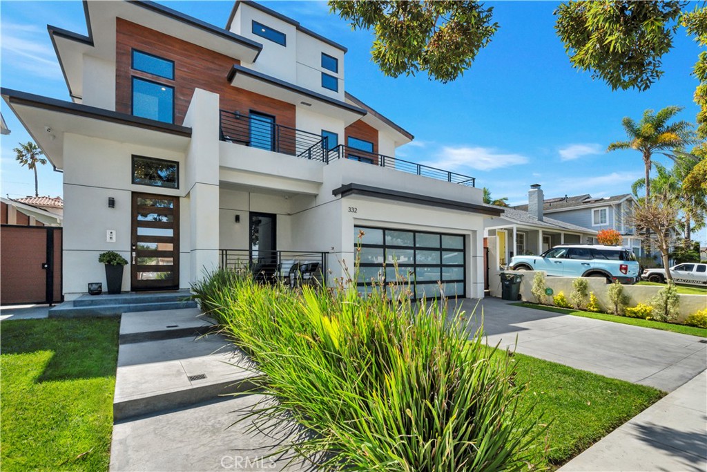 332 Avenue E