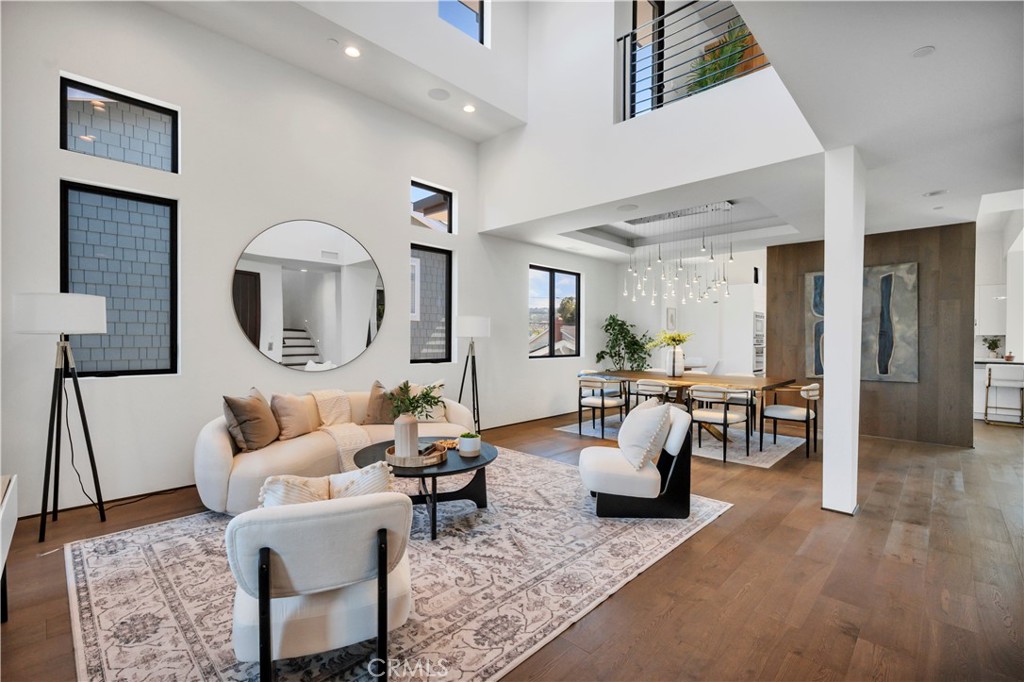 332 Avenue E