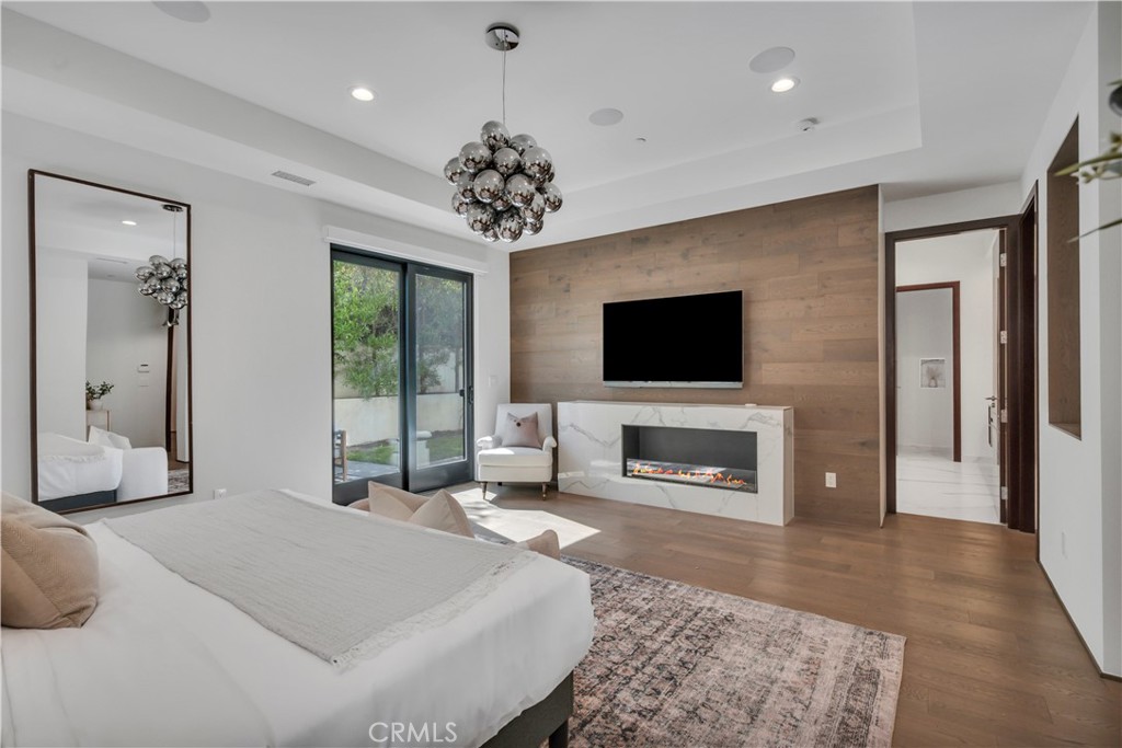 332 Avenue E
