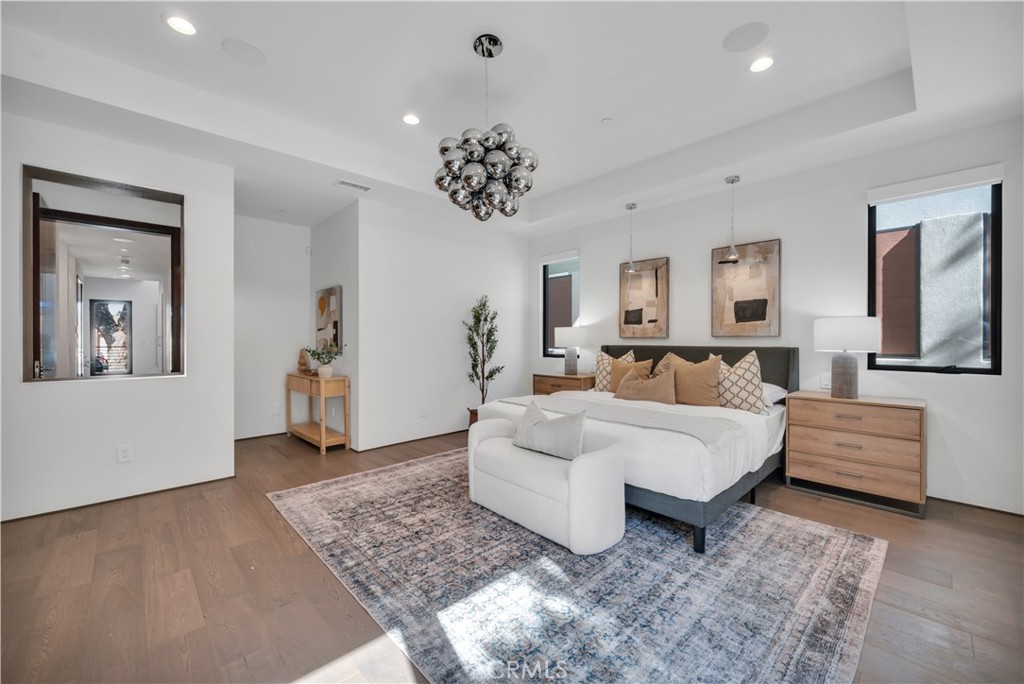 332 Avenue E