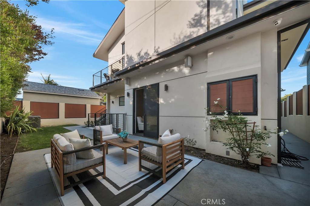 332 Avenue E