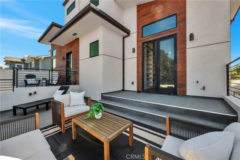 332 Avenue E