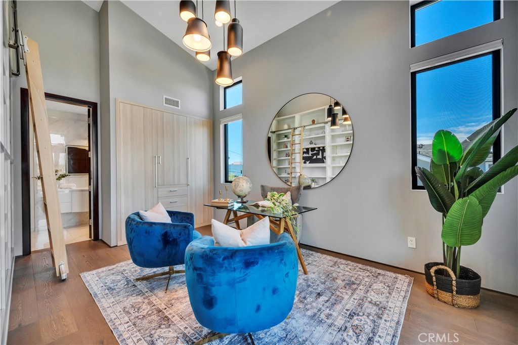 332 Avenue E