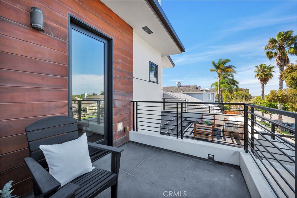 332 Avenue E