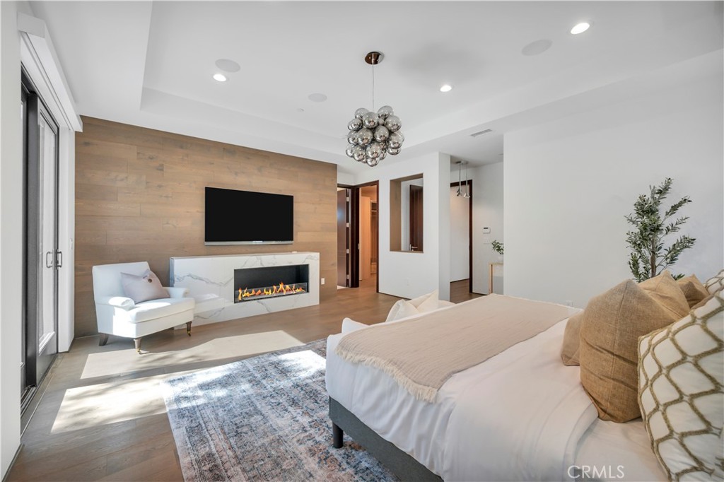 332 Avenue E