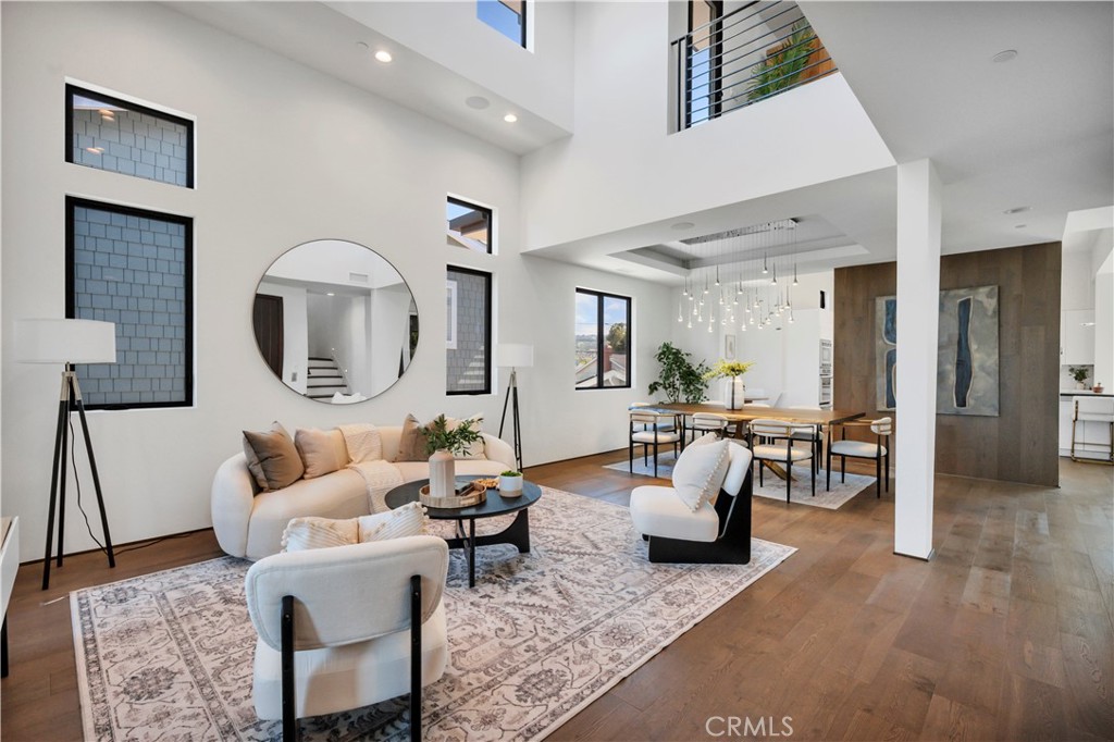 332 Avenue E