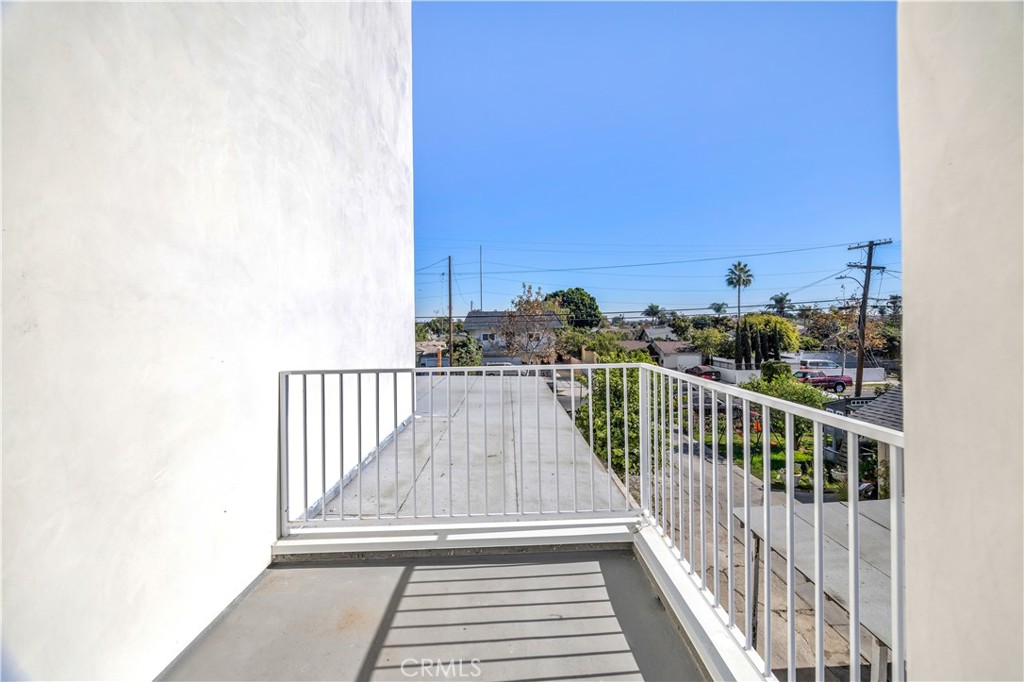 10905 Dalerose Avenue