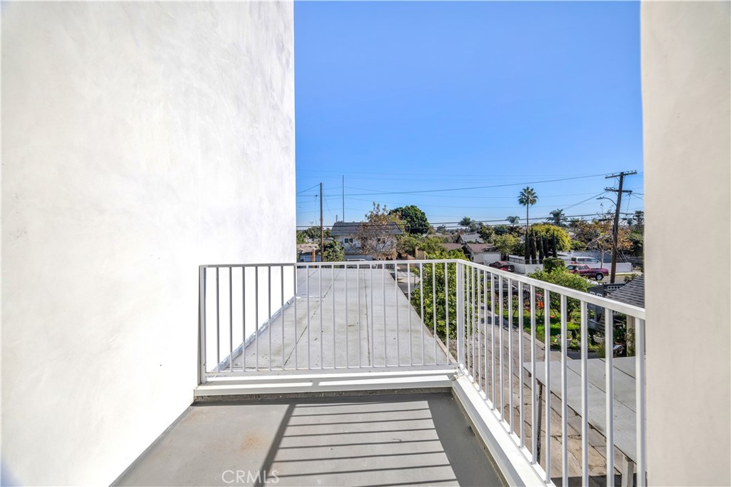 10905 Dalerose Avenue