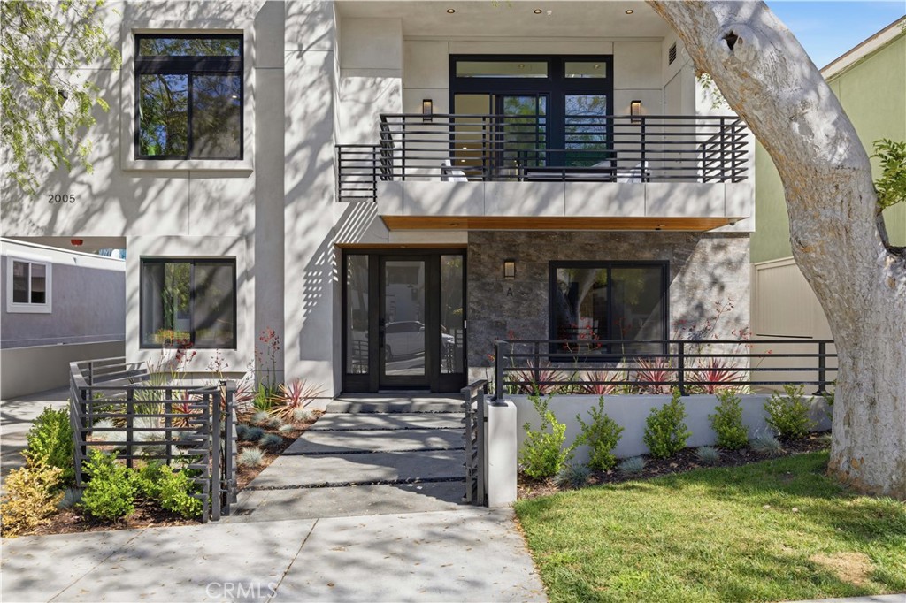 2005 Mathews Avenue B