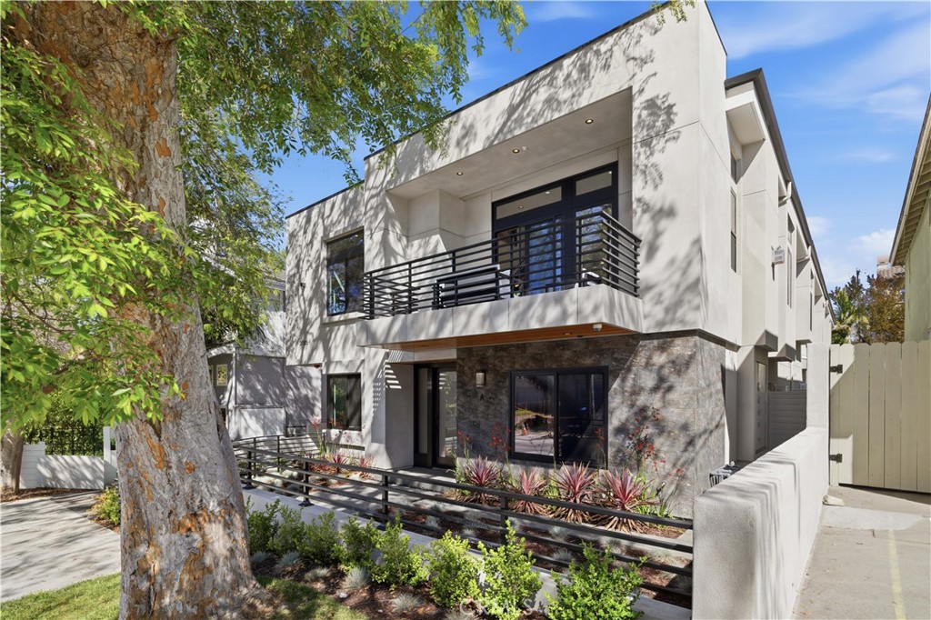 2005 Mathews Avenue B