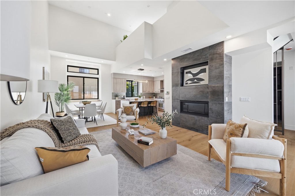 2005 Mathews Avenue B