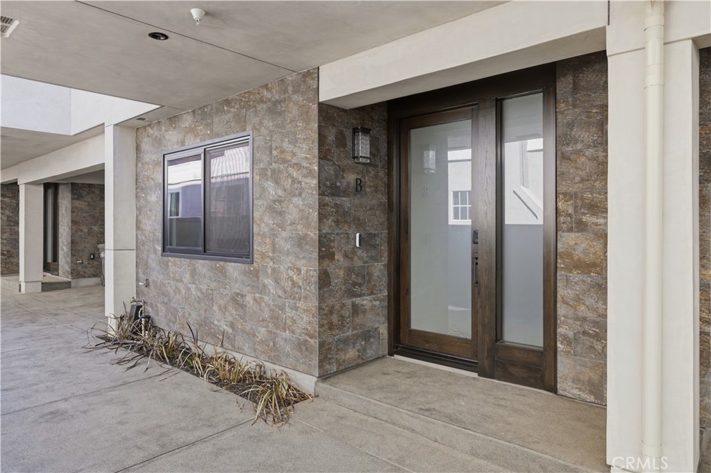 2005 Mathews Avenue B