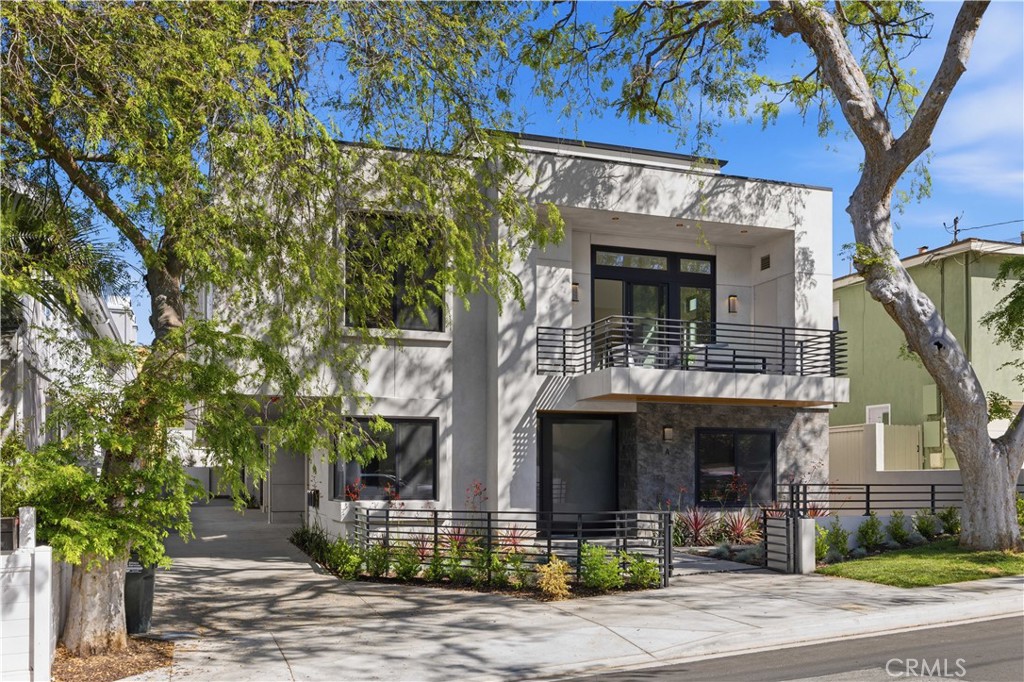 2005 Mathews Avenue B