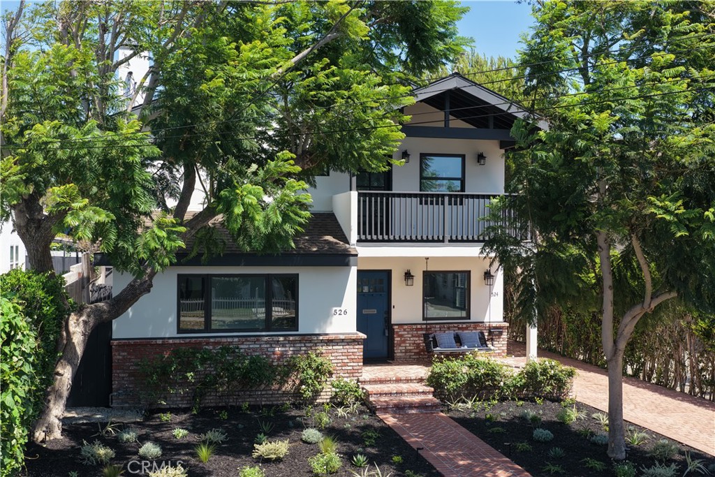 526 W 40th