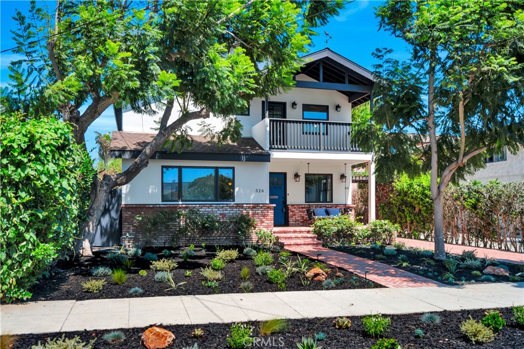 526 W 40th