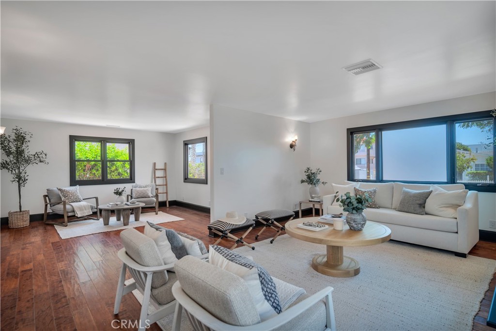 526 W 40th