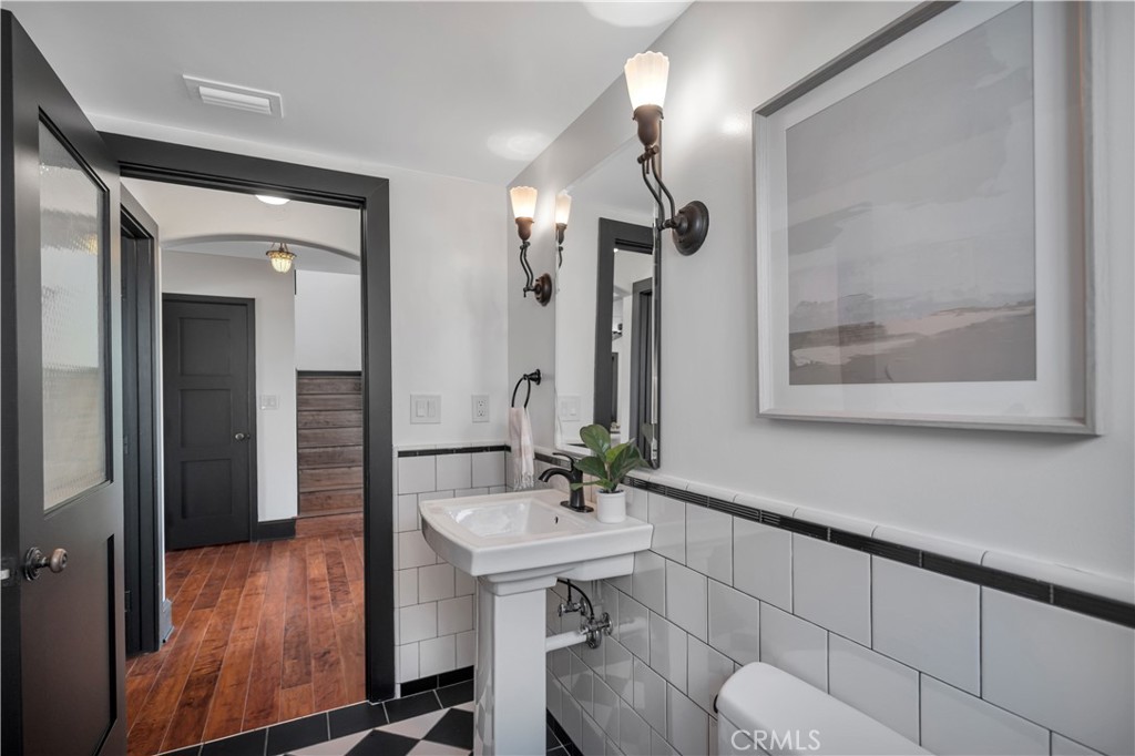 526 W 40th