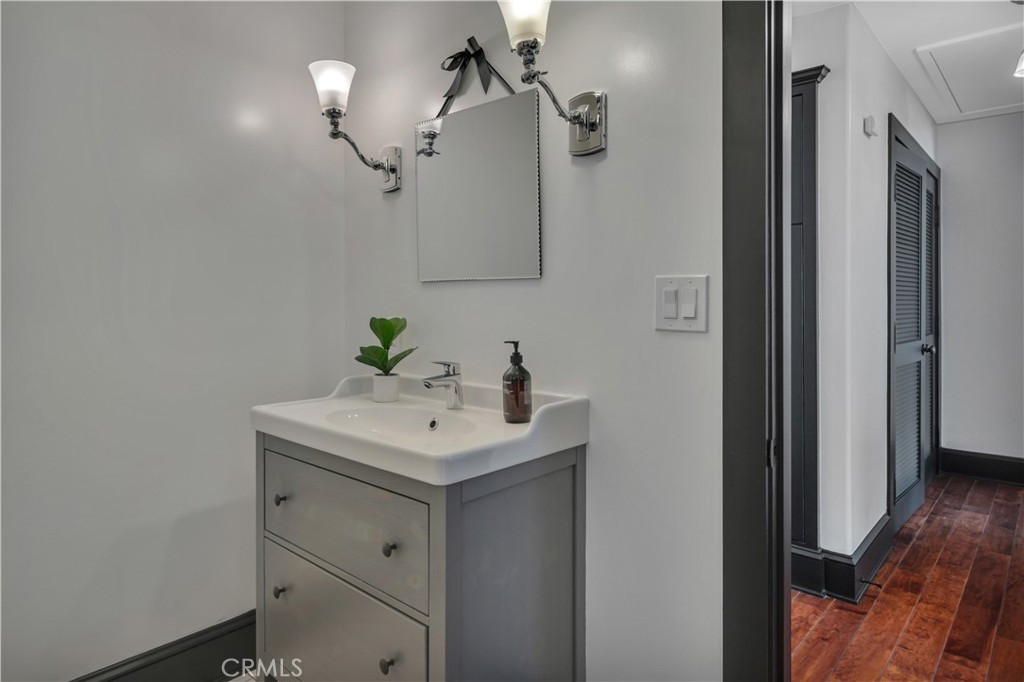526 W 40th