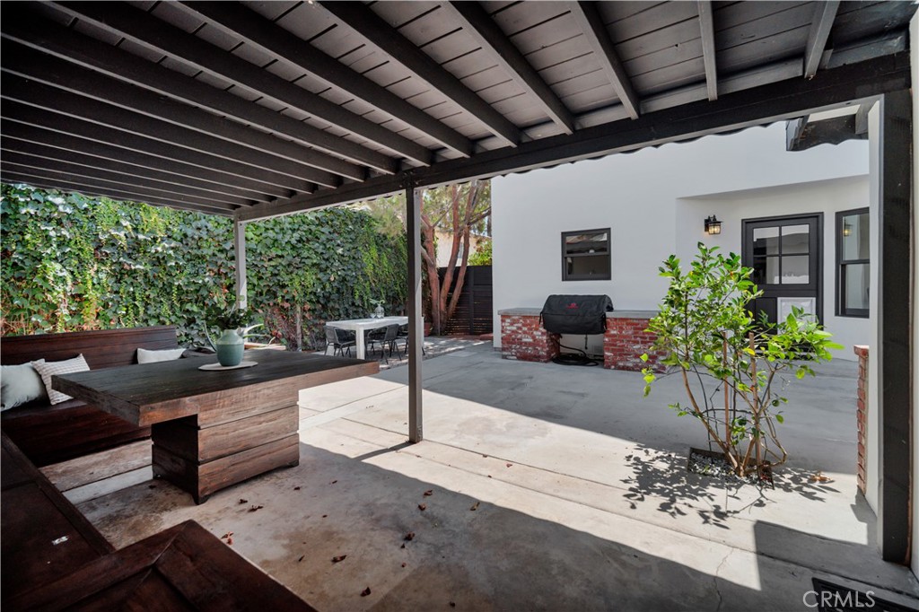 526 W 40th