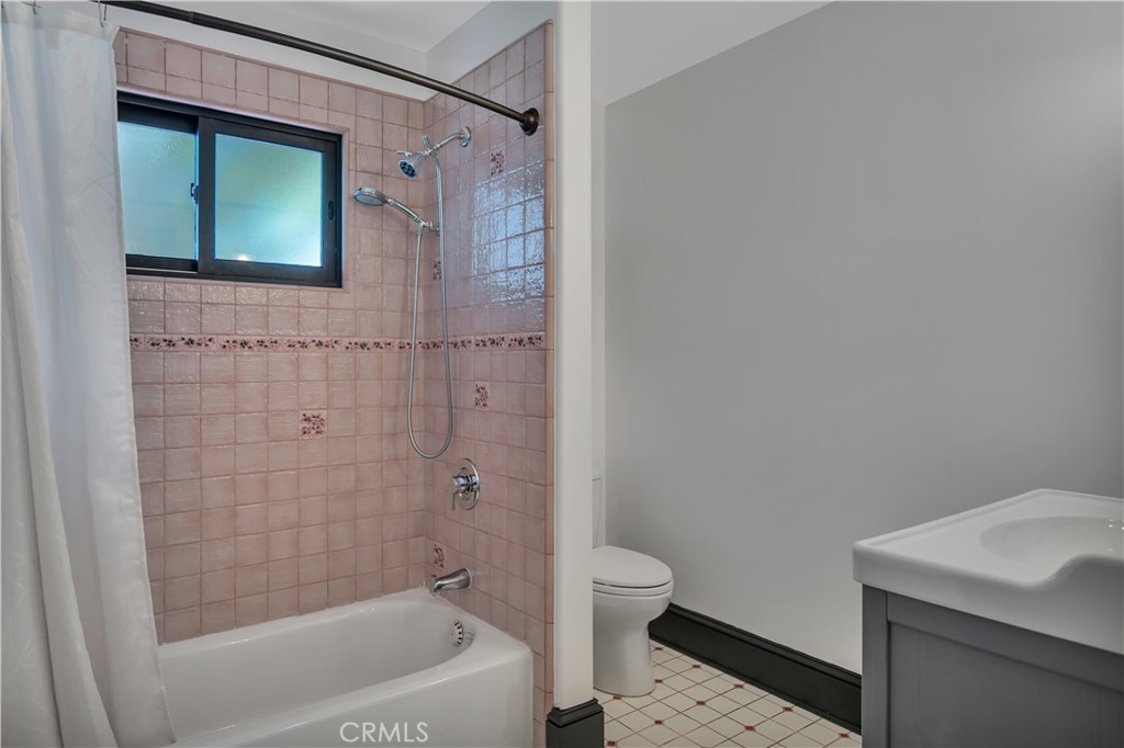 526 W 40th