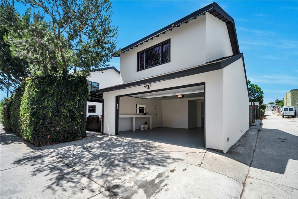 526 W 40th