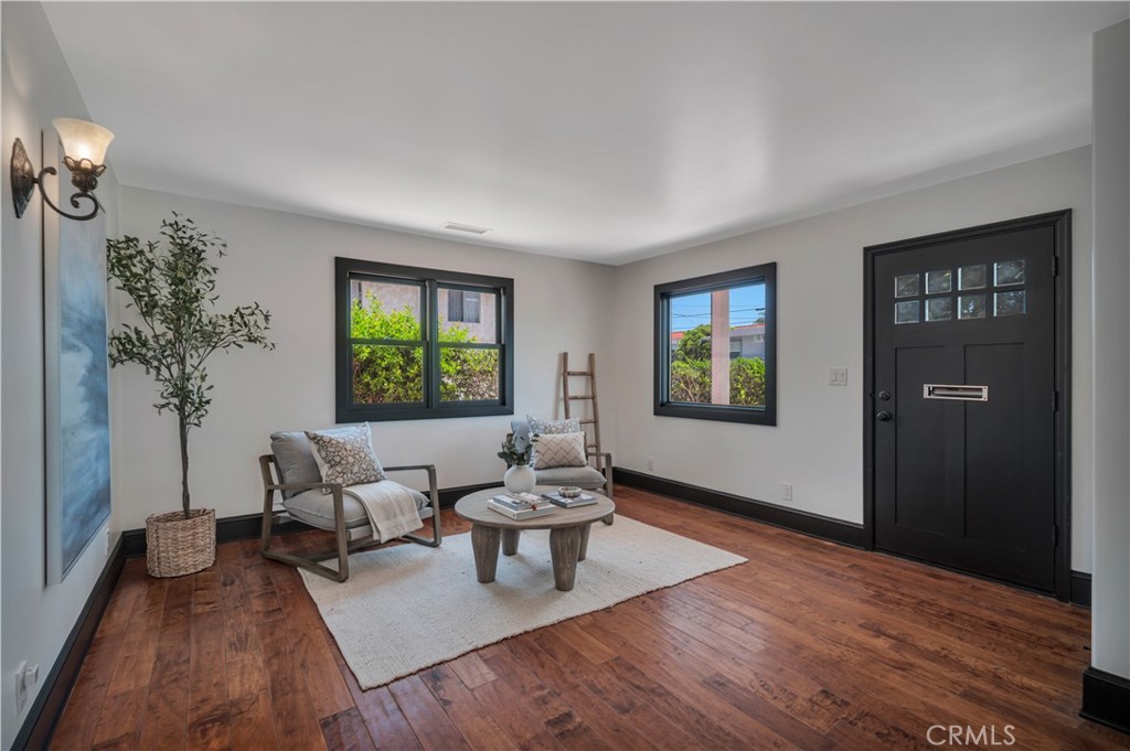 526 W 40th