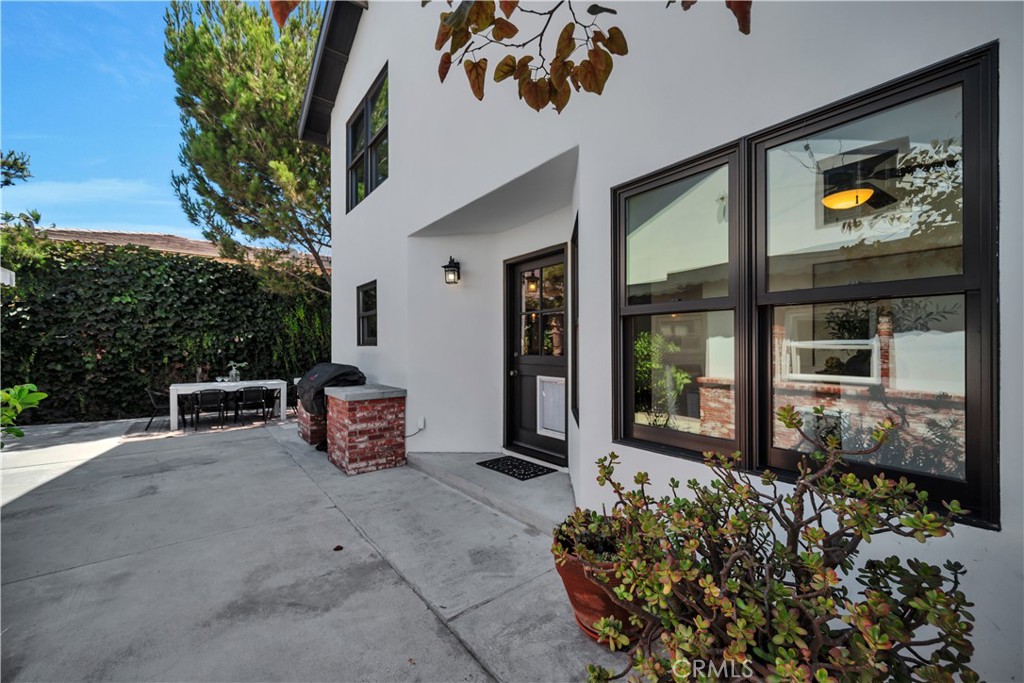 526 W 40th