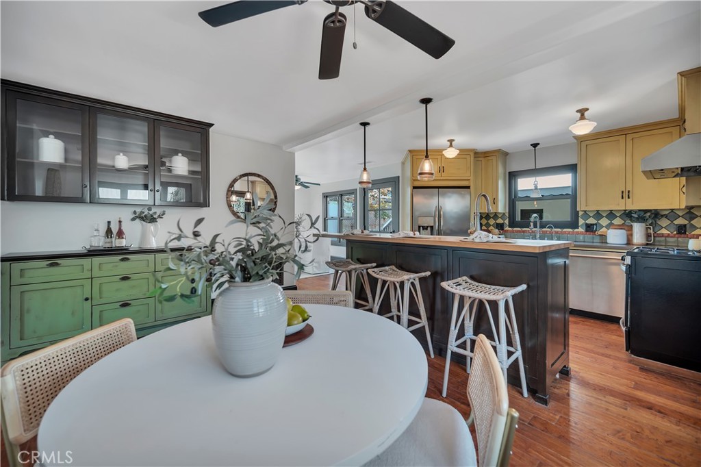 526 W 40th