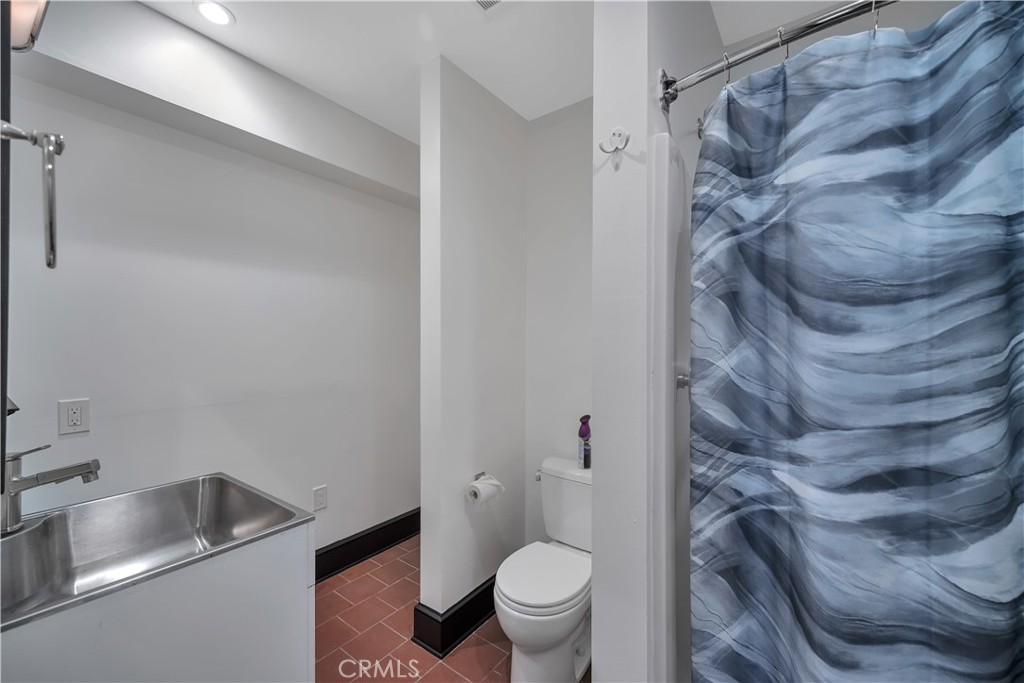 526 W 40th