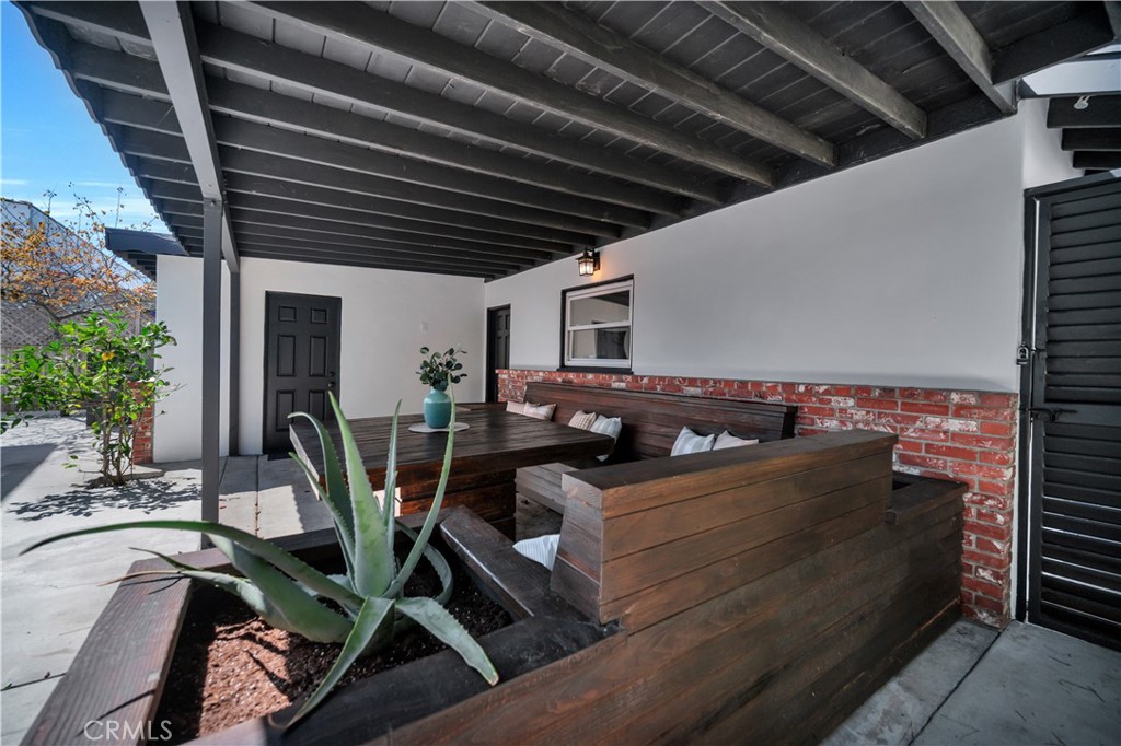 526 W 40th