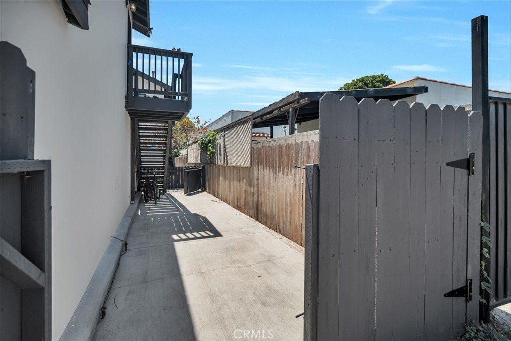 526 W 40th