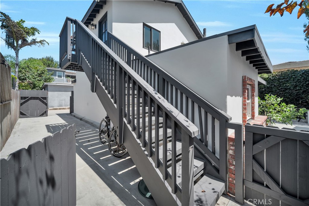 526 W 40th