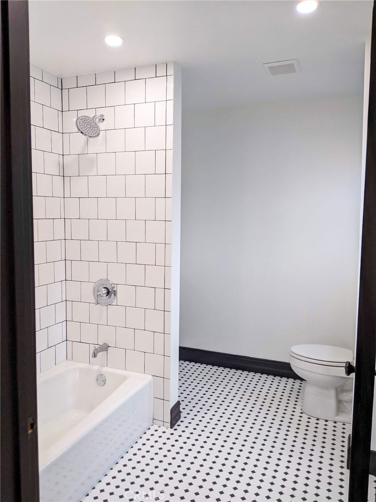 526 W 40th