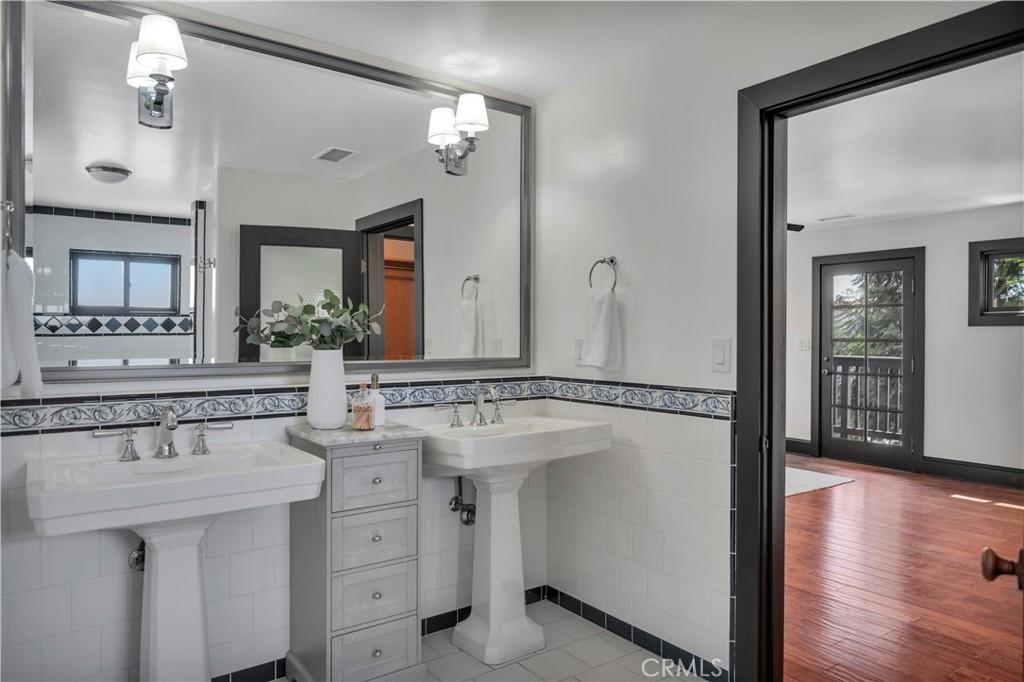 526 W 40th