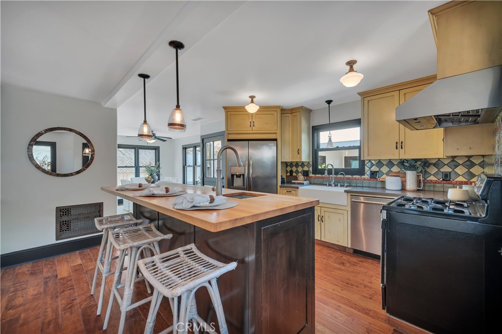 526 W 40th