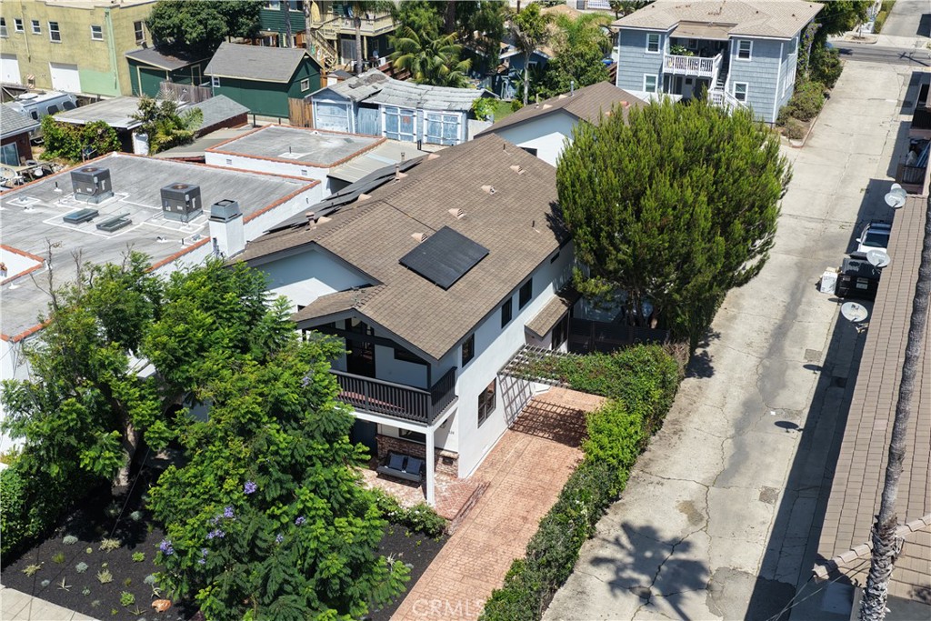526 W 40th