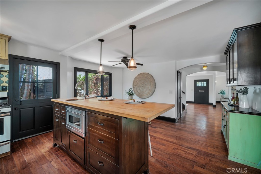 526 W 40th