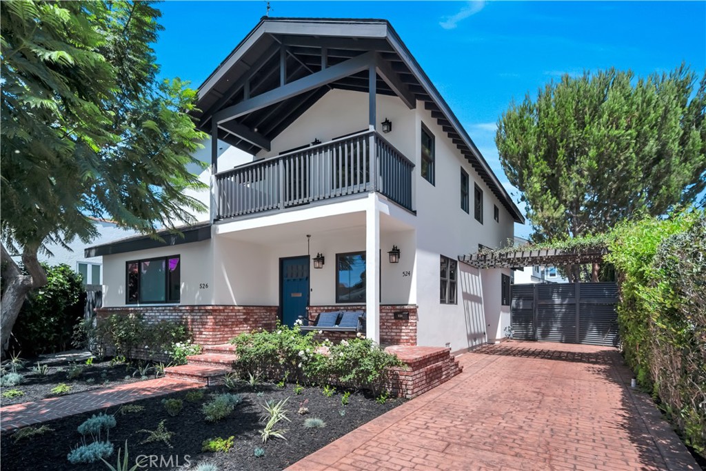 526 W 40th