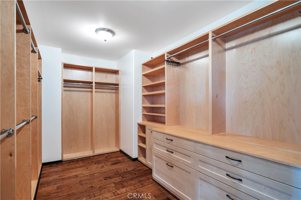526 W 40th