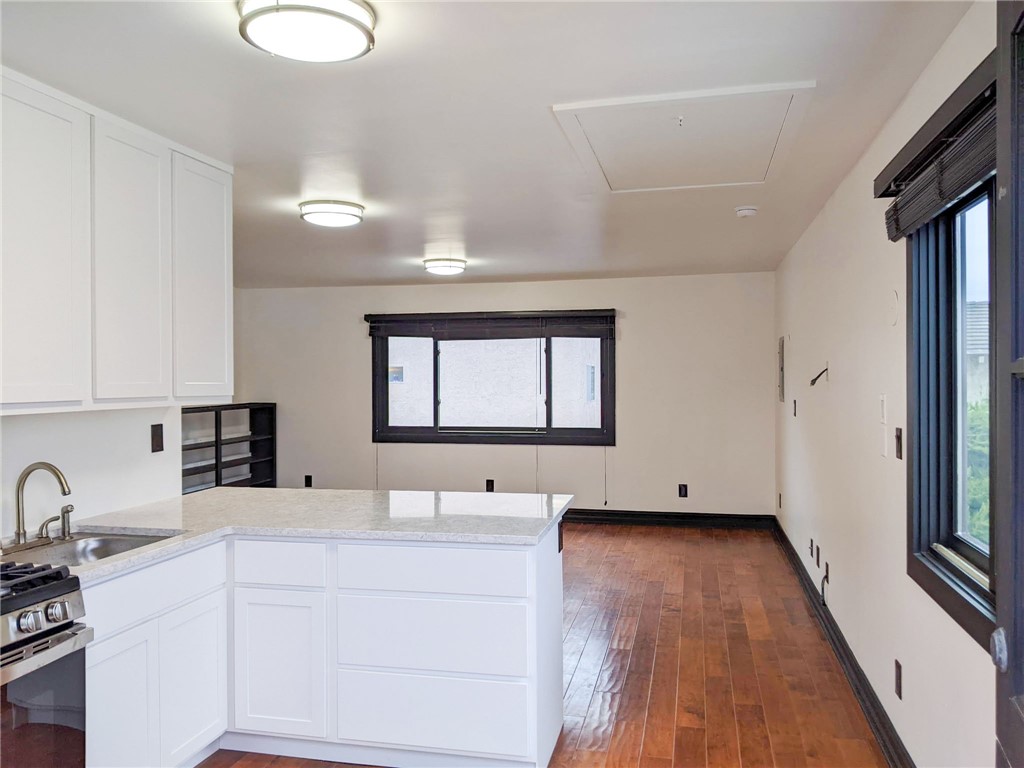 526 W 40th