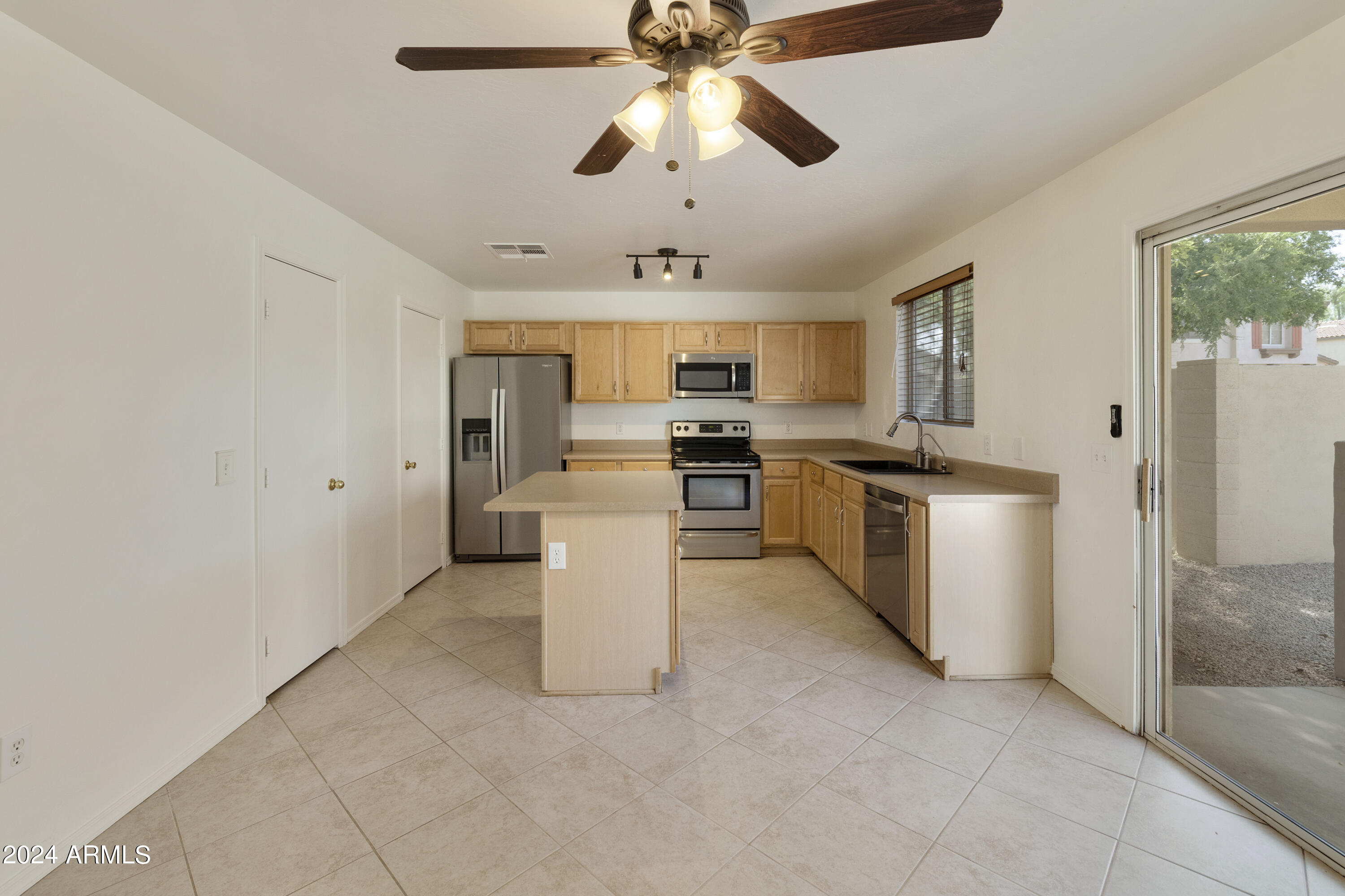 657 E MARIPOSA Place